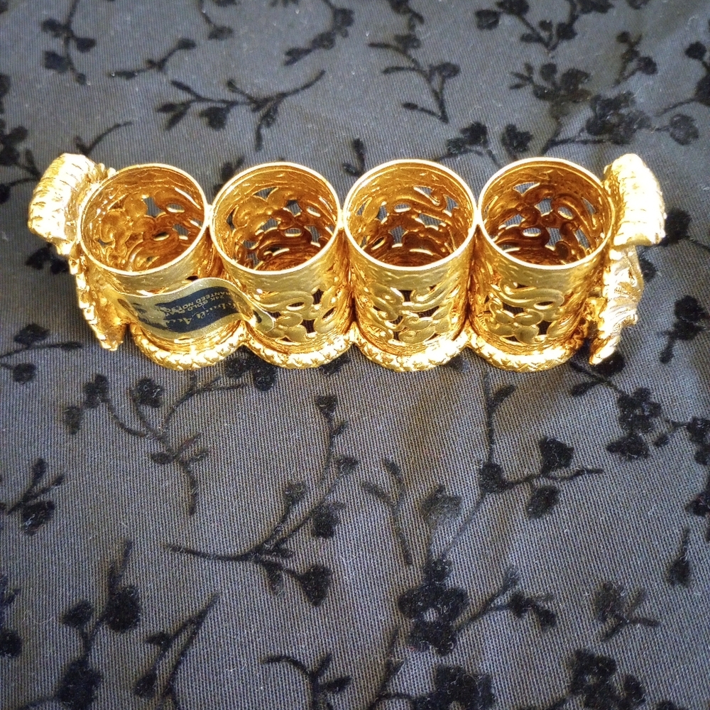 Elegant 24K gold plate 4 compartment lipstick holder